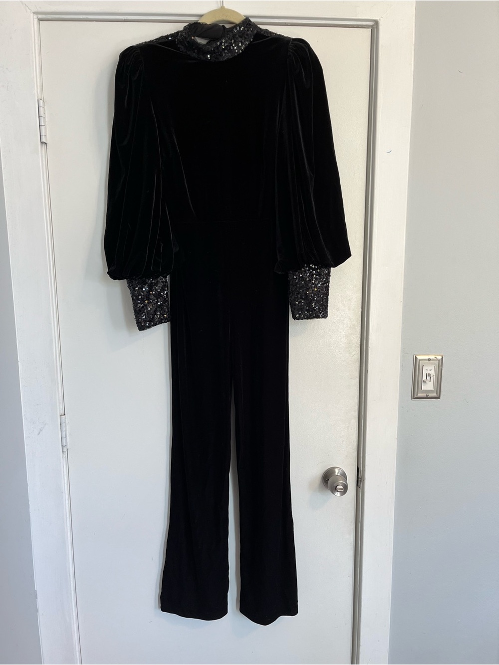 Badgley Mischka Black Velvet Puff-Sleeve Jumpsuit sequin open back bow - Picture 3 of 10